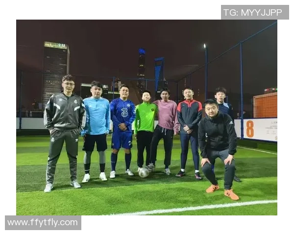 足球明星照片环绕的魅力瞬间展现与球场激情交织的视觉盛宴